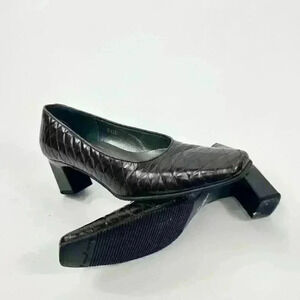 90s Modern square toe Wedge heel with geometric leathern patterned  embossing